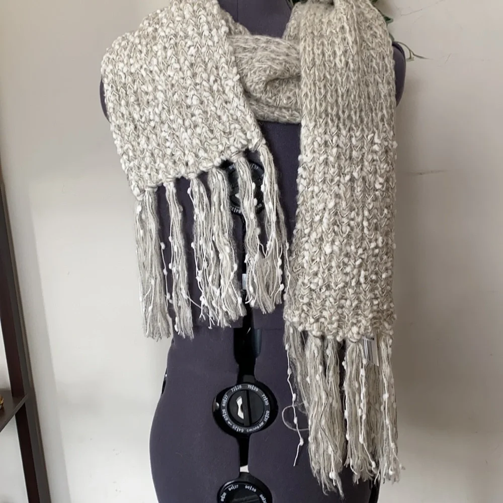 NWT Olsenboye Scarf OS